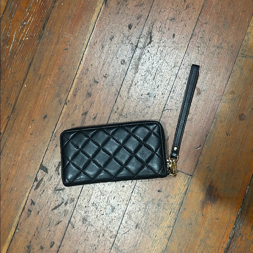 MICHAEL MICHAEL KORS Susannah Large Quilted-Leather
Smartphone - Picture 4 of 12